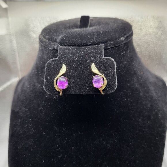 Vintage Sarah Cov Amethyst and Gold Clip on Earrings - Picture 4 of 5